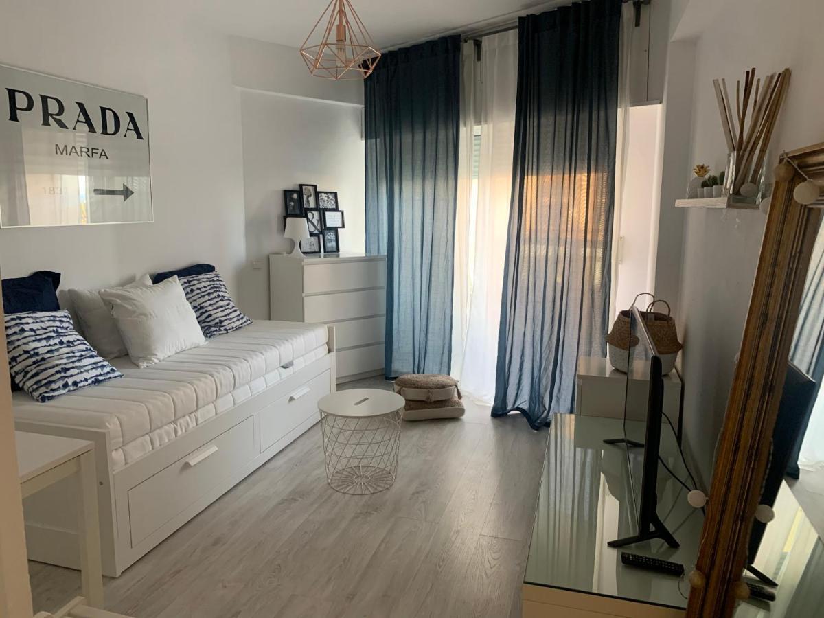 Acogedor estudio en primera línea de playa Benalmádena Exterior foto