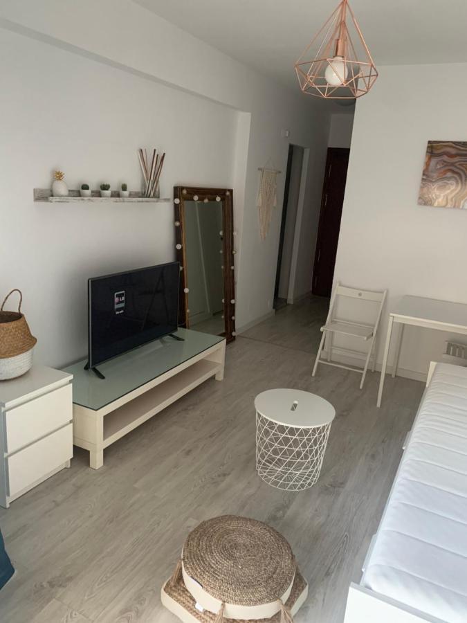 Acogedor estudio en primera línea de playa Benalmádena Exterior foto
