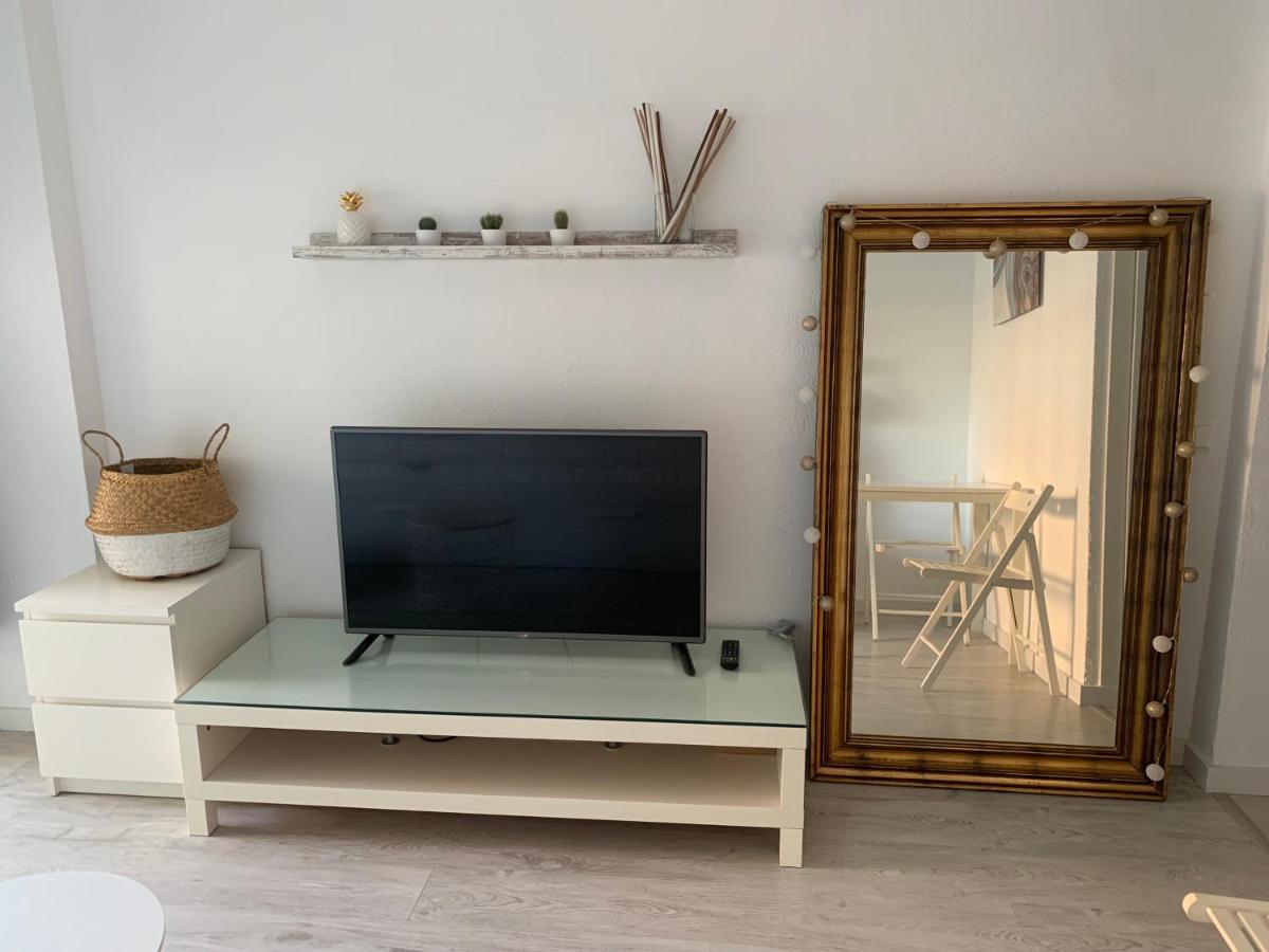 Acogedor estudio en primera línea de playa Benalmádena Exterior foto