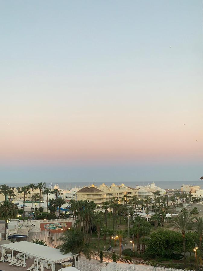Acogedor estudio en primera línea de playa Benalmádena Exterior foto